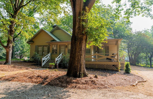 Beautiful Home in Historic Downtown Norcross - Photo 2