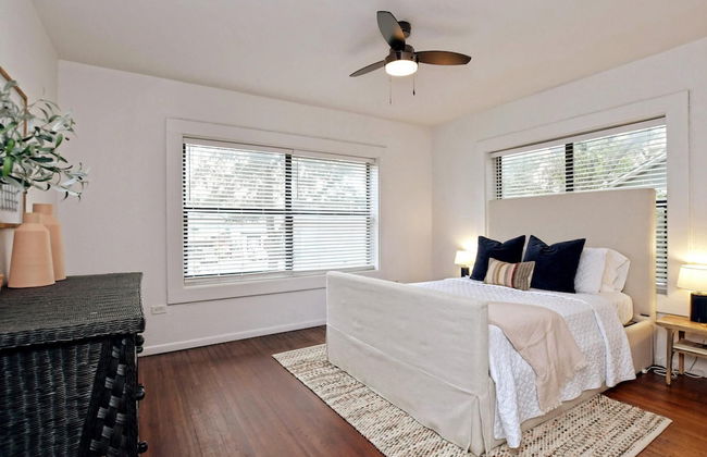 Newly Updated Cozy 1927 Uptown Tudor 4 min to Magnolia - Foto 24