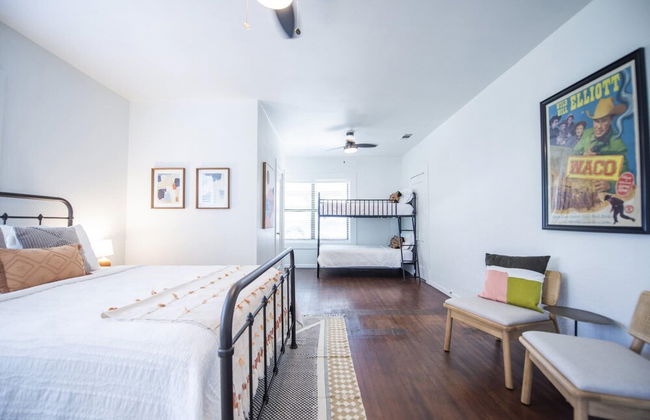 Newly Updated Cozy 1927 Uptown Tudor 4 min to Magnolia - Foto 14