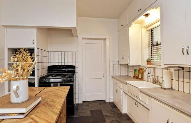 Newly Updated Cozy 1927 Uptown Tudor 4 min to Magnolia - Foto 30