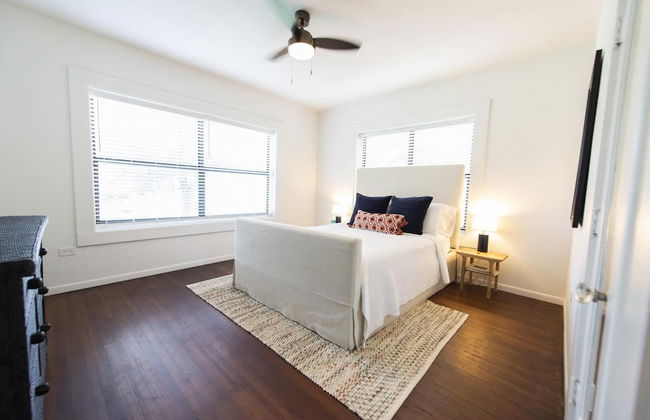 Newly Updated Cozy 1927 Uptown Tudor 4 min to Magnolia - Foto 3