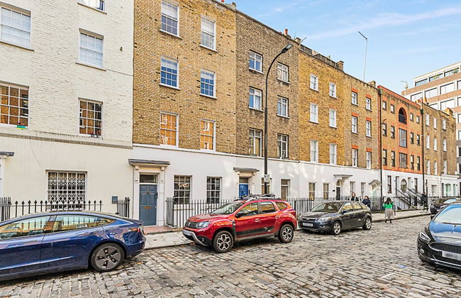A One-bedroom Apartment Situated In Central London - Foto 25