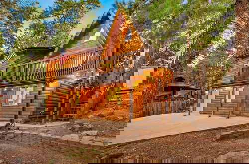 Photo 15 - Spacious A-frame Pines Cabin 12 Beds Loft Game Room