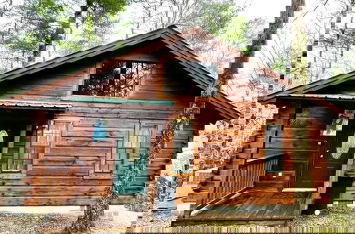 Foto 1 - Perfectly private! Hot tub, king sized bed, grill, washer/dryer, and motorcycle friendly! Studio Cabin by RedAwning