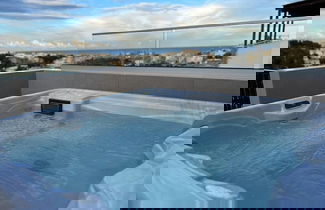 Foto 1 - Mayfair by Premier Suites MT