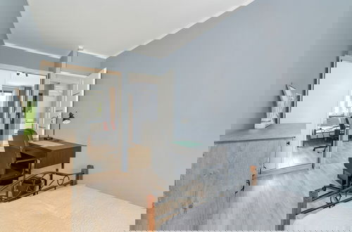 Photo 2 - Poznan Apartment With 2 Desks by Renters