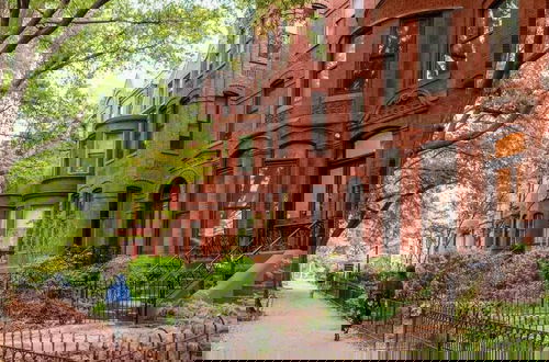 Foto 15 - Historic DC Gem Spacious Rowhouse Private Patio