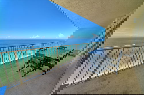 Foto 29 - Wondrous Condo with Beach Access and Poolside Beach - Unit 2103 by RedAwning