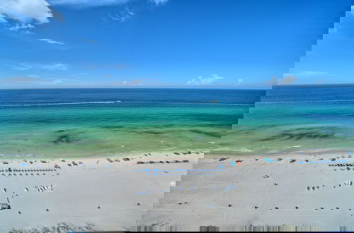 Foto 32 - Wondrous Condo with Beach Access and Poolside Beach - Unit 2103 by RedAwning