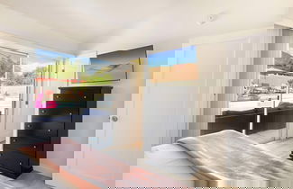 Foto 3 - Experience Modern Luxury at Desert Hideaway