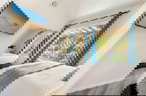Foto 5 - Experience Modern Luxury at Desert Hideaway