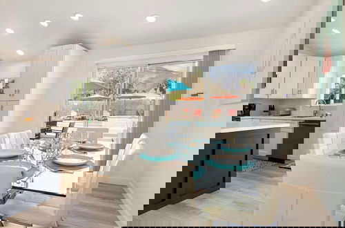 Foto 23 - Experience Modern Luxury at Desert Hideaway