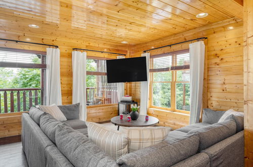 Foto 9 - Delmont by Avantstay Sleeps 20! Expansive Views in a Cabin Community