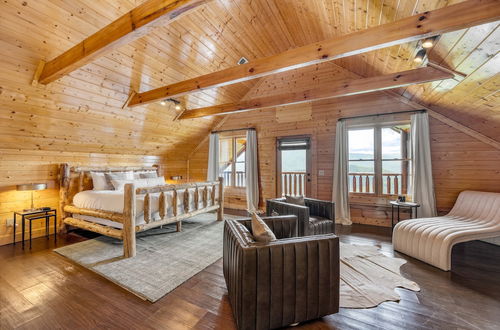 Photo 6 - Delmont by Avantstay Sleeps 20! Expansive Views in a Cabin Community