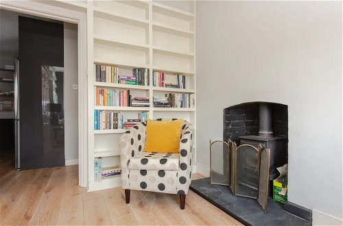Photo 1 - Charming 1 Bedroom Apartment in Vibrant East Dulwich
