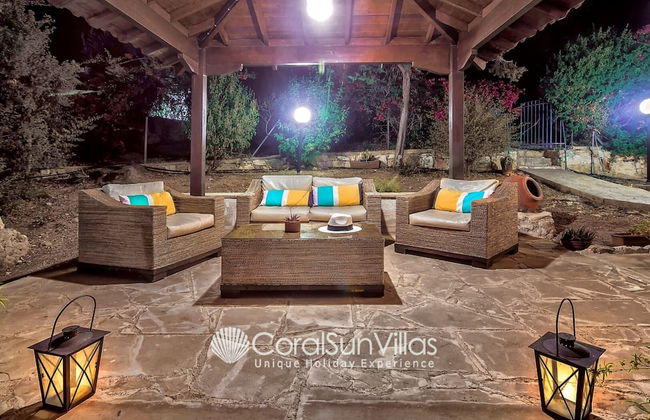 Large Pool & Garden, Billiard, Peaceful Area, Near to the Sea, Coral Bay Paphos - Photo 74