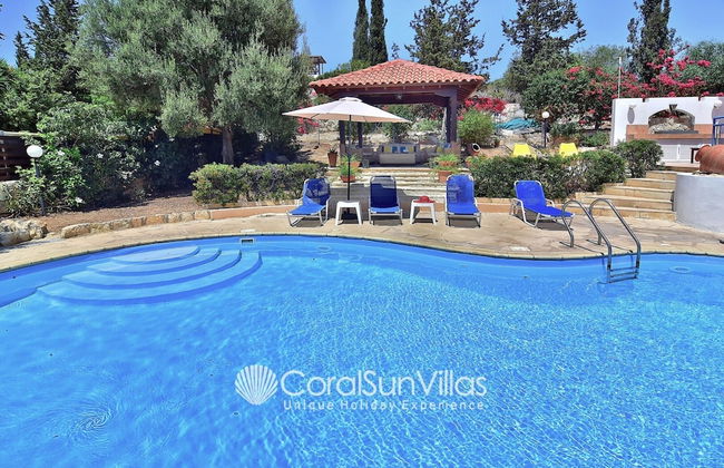 Large Pool & Garden, Billiard, Peaceful Area, Near to the Sea, Coral Bay Paphos - Photo 36
