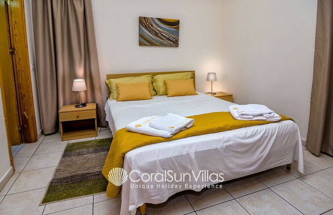 Large Pool & Garden, Billiard, Peaceful Area, Near to the Sea, Coral Bay Paphos - Photo 11