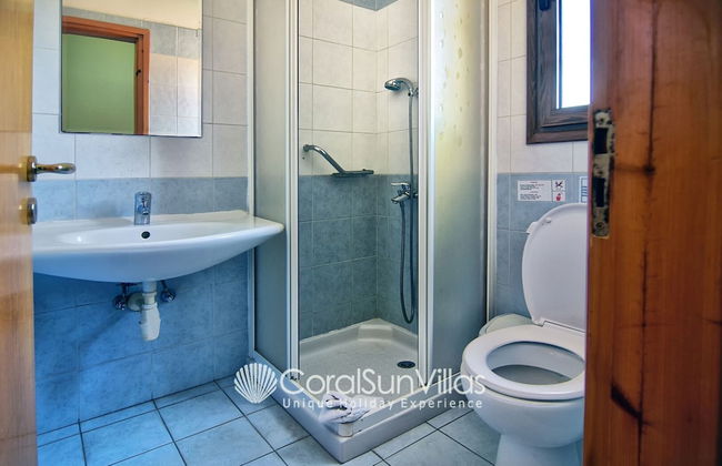 Large Pool & Garden, Billiard, Peaceful Area, Near to the Sea, Coral Bay Paphos - Photo 22