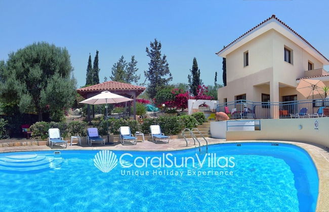 Large Pool & Garden, Billiard, Peaceful Area, Near to the Sea, Coral Bay Paphos - Photo 38