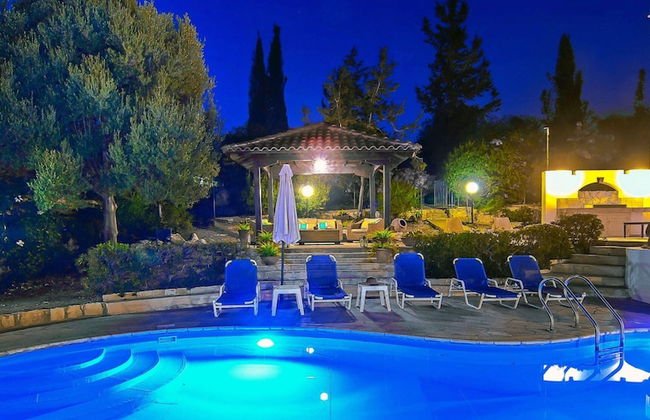 Large Pool & Garden, Billiard, Peaceful Area, Near to the Sea, Coral Bay Paphos - Photo 44
