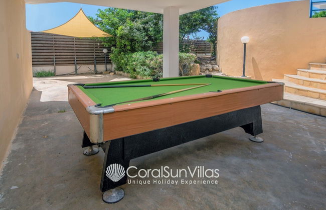 Large Pool & Garden, Billiard, Peaceful Area, Near to the Sea, Coral Bay Paphos - Photo 58