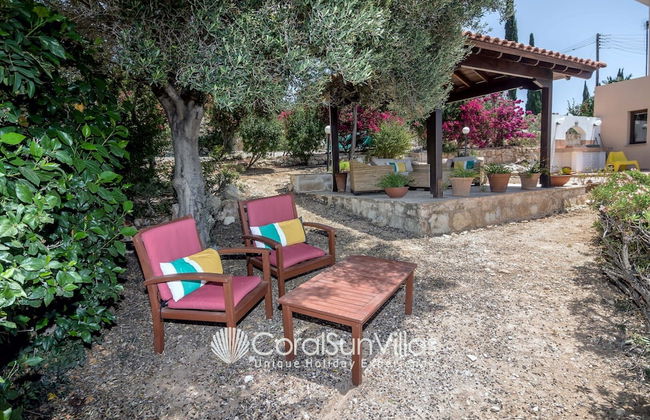 Large Pool & Garden, Billiard, Peaceful Area, Near to the Sea, Coral Bay Paphos - Photo 51