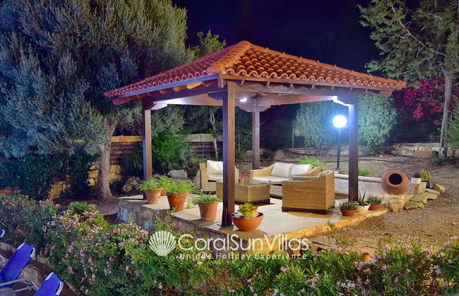 Large Pool & Garden, Billiard, Peaceful Area, Near to the Sea, Coral Bay Paphos - Photo 55