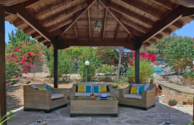 Large Pool & Garden, Billiard, Peaceful Area, Near to the Sea, Coral Bay Paphos - Photo 76