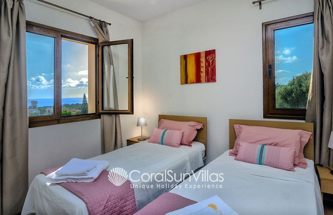 Large Pool & Garden, Billiard, Peaceful Area, Near to the Sea, Coral Bay Paphos - Photo 10