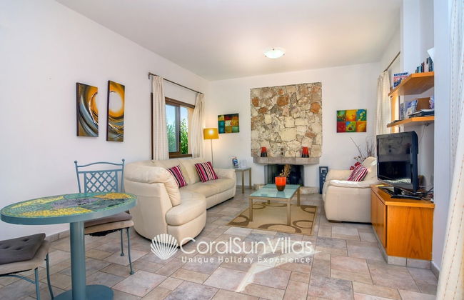 Large Pool & Garden, Billiard, Peaceful Area, Near to the Sea, Coral Bay Paphos - Photo 50