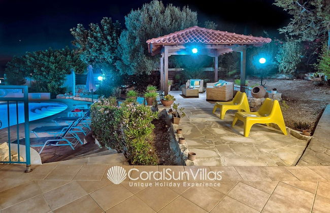 Large Pool & Garden, Billiard, Peaceful Area, Near to the Sea, Coral Bay Paphos - Photo 72