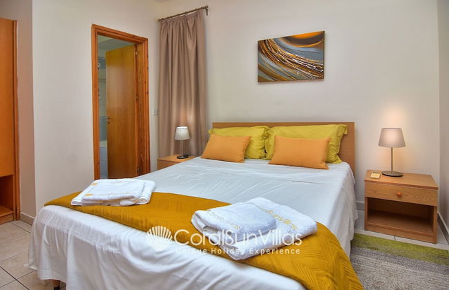 Large Pool & Garden, Billiard, Peaceful Area, Near to the Sea, Coral Bay Paphos - Photo 2