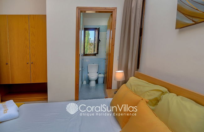 Large Pool & Garden, Billiard, Peaceful Area, Near to the Sea, Coral Bay Paphos - Photo 4