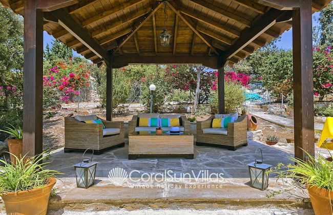 Large Pool & Garden, Billiard, Peaceful Area, Near to the Sea, Coral Bay Paphos - Photo 75