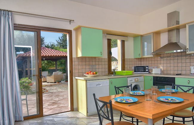 Large Pool & Garden, Billiard, Peaceful Area, Near to the Sea, Coral Bay Paphos - Photo 49