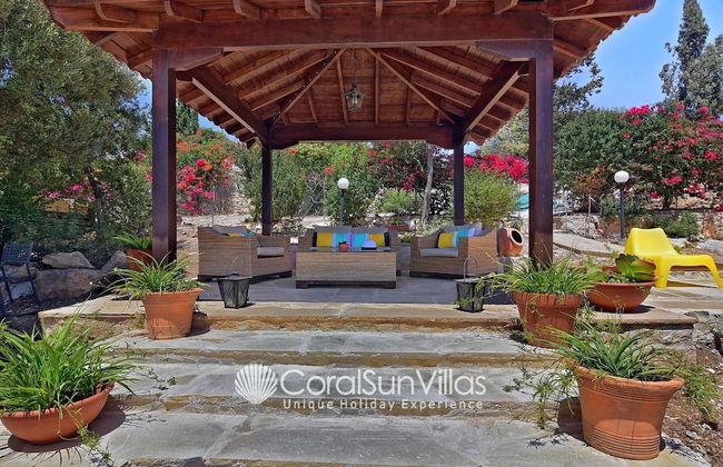Large Pool & Garden, Billiard, Peaceful Area, Near to the Sea, Coral Bay Paphos - Photo 54