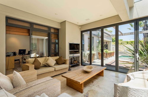 Foto 8 - Home Away From Home on a Secure Golf Estate, Situated Next to the Ocean and Golf