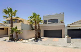 Foto 1 - Home Away From Home on a Secure Golf Estate, Situated Next to the Ocean and Golf