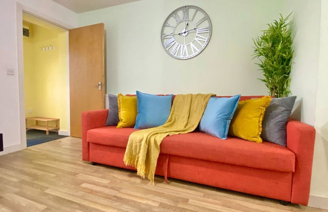 5-bed Townhouse Salford Deep Cleaned - Foto 22