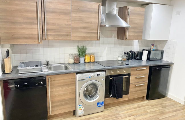 5-bed Townhouse Salford Deep Cleaned - Foto 17