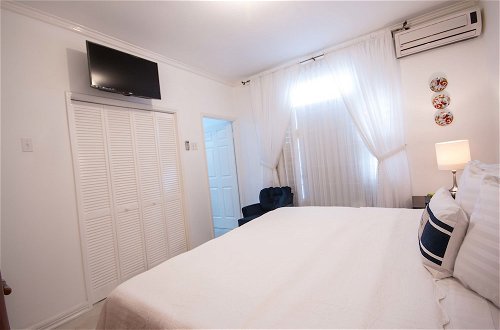 Photo 3 - Cattleya's New Kingston Guest Apartment