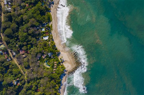 Photo 22 - Luxury Beachfront Villa with private pool at Nantipa