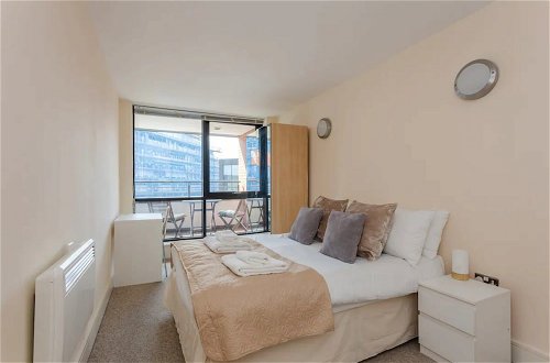 Photo 2 - Vivid Apartment in Central London
