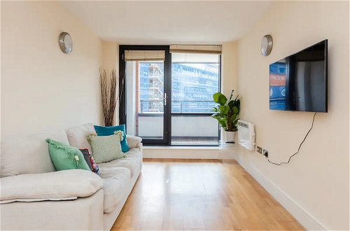 Foto 12 - Vivid Apartment in Central London