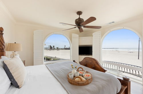 Photo 8 - Shoreline by Avantstay Spectacular Beachfront Home w/ Fire Pit, Spa & Pool Table