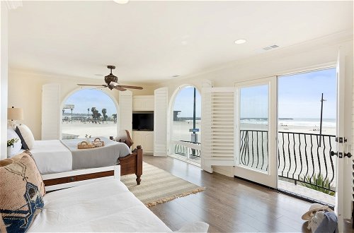 Photo 39 - Shoreline by Avantstay Spectacular Beachfront Home w/ Fire Pit, Spa & Pool Table