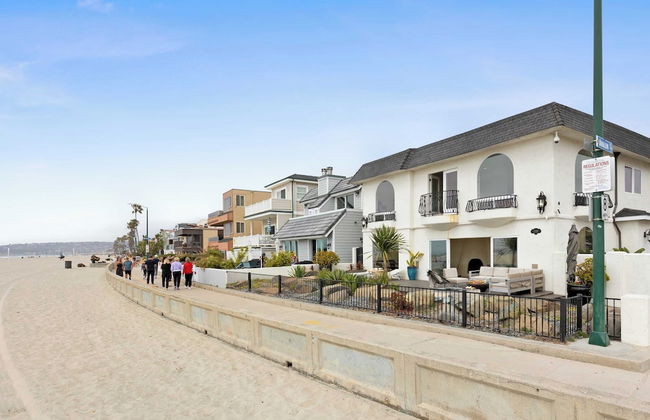 Shoreline by Avantstay Spectacular Beachfront Home w/ Fire Pit, Spa & Pool Table - Foto 44