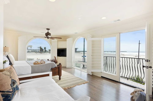 Foto 41 - Shoreline by Avantstay Spectacular Beachfront Home w/ Fire Pit, Spa & Pool Table