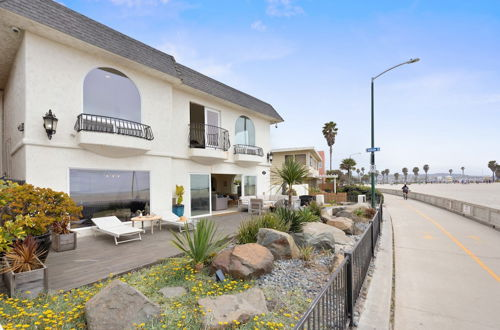 Photo 18 - Shoreline by Avantstay Spectacular Beachfront Home w/ Fire Pit, Spa & Pool Table